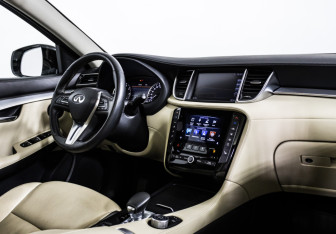 Подержанный автомобиль Infiniti QX50 2018 года (9 фото)