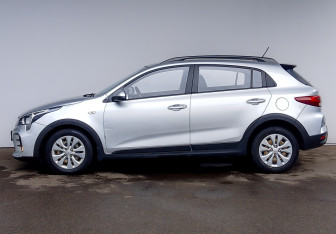 Подержанный автомобиль Kia Rio Hatchback 2021 года (8 фото)