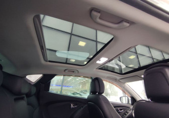 Подержанный автомобиль Hyundai ix35 2011 года (13 фото)