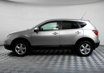 Подержанный автомобиль Nissan Qashqai 2009 года (8 фото)