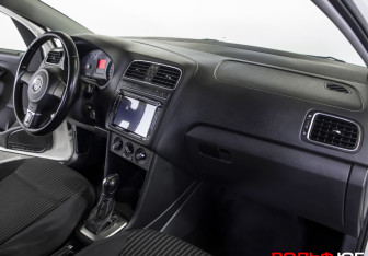 Подержанный автомобиль Volkswagen Polo Sedan 2011 года (9 фото)