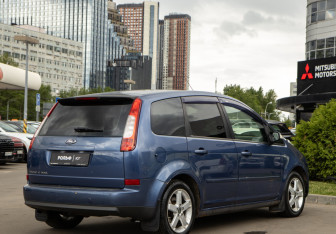 Подержанный автомобиль Ford C-MAX 2005 года (4 фото)