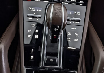 Подержанный автомобиль Porsche Cayenne 2021 года (21 фото)