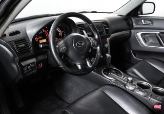 Подержанный автомобиль Subaru Outback Wagon 2007 года (12 фото)