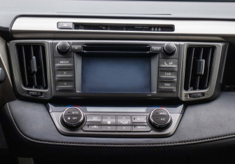 Подержанный автомобиль Toyota RAV4 2013 года (14 фото)