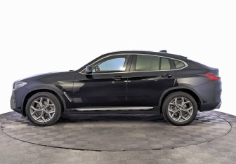 Подержанный автомобиль BMW X4 2022 года (8 фото)