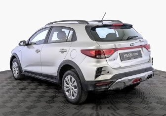 Подержанный автомобиль Kia Rio Hatchback 2021 года (7 фото)
