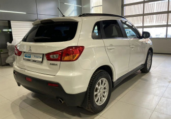 Подержанный автомобиль Mitsubishi ASX 2011 года (4 фото)