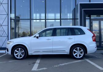 Подержанный автомобиль Volvo XC90 2017 года (8 фото)