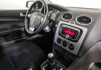 Подержанный автомобиль Ford Focus Sedan 2008 года (9 фото)