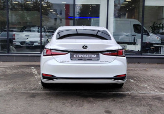 Подержанный автомобиль Lexus ES 2021 года (7 фото)