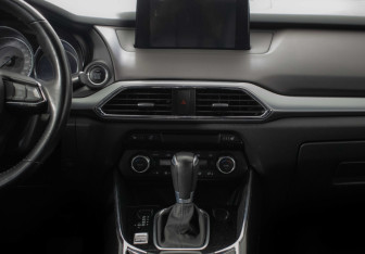 Подержанный автомобиль Mazda CX-9 2017 года (13 фото)