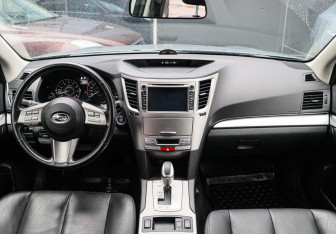 Подержанный автомобиль Subaru Outback Wagon 2011 года (8 фото)