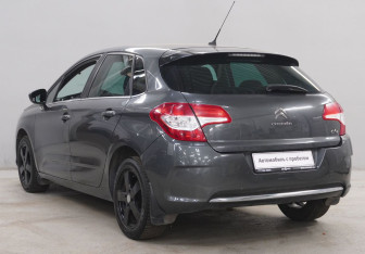 Подержанный автомобиль Citroen C4 Hatchback 2013 года (7 фото)