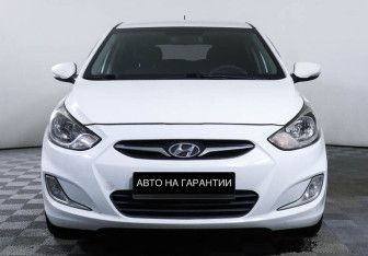 Подержанный автомобиль Hyundai Solaris Hatchback 2012 года (2 фото)