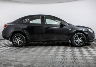 Подержанный автомобиль Chevrolet Cruze Sedan 2010 года (4 фото)