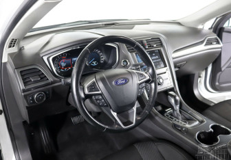 Подержанный автомобиль Ford Mondeo Sedan 2017 года (6 фото)