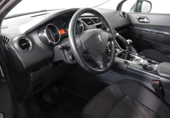 Подержанный автомобиль Peugeot 3008 2011 года (9 фото)