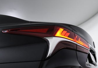 Подержанный автомобиль Lexus LS 2018 года (25 фото)