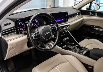 Подержанный автомобиль Kia K5 2022 года (7 фото)