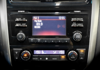 Подержанный автомобиль Nissan Teana 2014 года (14 фото)