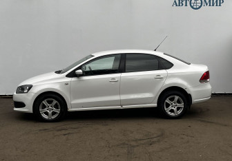 Подержанный автомобиль Volkswagen Polo Sedan 2012 года (8 фото)