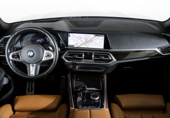 Подержанный автомобиль BMW X5 2019 года (13 фото)