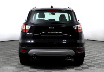 Подержанный автомобиль Ford Kuga 2019 года (6 фото)