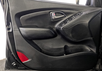 Подержанный автомобиль Hyundai ix35 2015 года (19 фото)