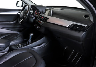 Подержанный автомобиль BMW X1 2016 года (11 фото)