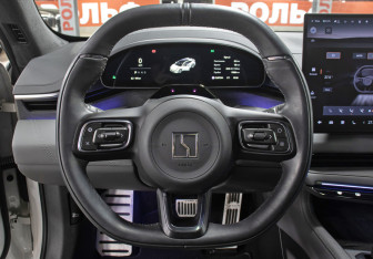 Подержанный автомобиль Zeekr 001 2024 года (16 фото)