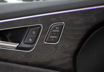 Подержанный автомобиль Audi Q8 2019 года (19 фото)