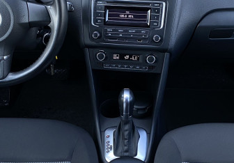 Подержанный автомобиль Volkswagen Polo Sedan 2014 года (12 фото)