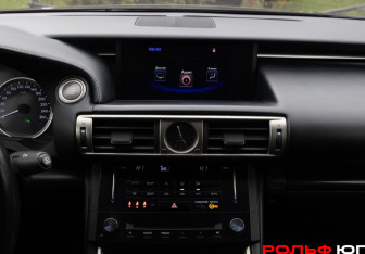 Подержанный автомобиль Lexus IS Sedan 2014 года (13 фото)