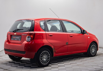 Подержанный автомобиль Chevrolet Aveo Sedan 2010 года (5 фото)