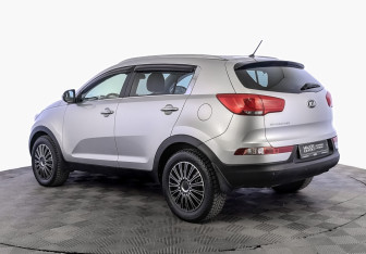 Подержанный автомобиль Kia Sportage 2015 года (7 фото)