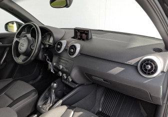 Подержанный автомобиль Audi A1 2012 года (13 фото)