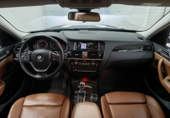 Подержанный автомобиль BMW X4 2016 года (11 фото)