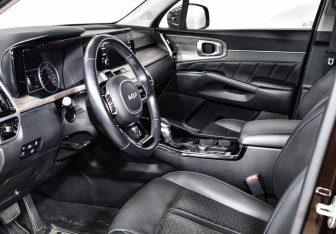 Подержанный автомобиль Kia Sorento 2023 года (14 фото)
