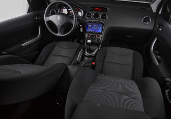 Подержанный автомобиль Peugeot 408 2012 года (18 фото)