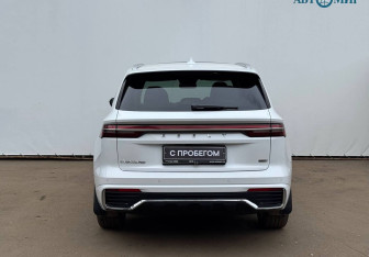 Подержанный автомобиль Geely Monjaro 2023 года (7 фото)
