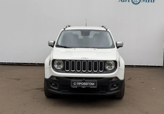 Подержанный автомобиль Jeep Renegade 2015 года (2 фото)