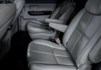 Подержанный автомобиль Kia Carnival 2019 года (13 фото)