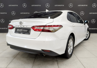 Подержанный автомобиль Toyota Camry Sedan 2018 года (5 фото)