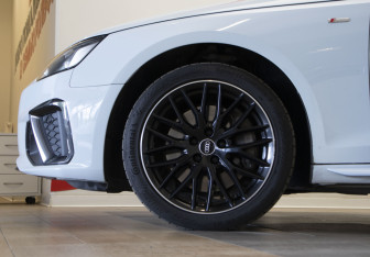 Подержанный автомобиль Audi A4 Sedan 2021 года (34 фото)