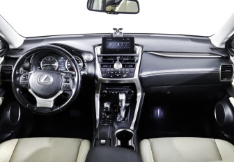 Подержанный автомобиль Lexus NX 2017 года (13 фото)