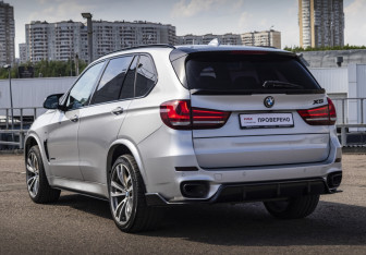 Подержанный автомобиль BMW X5 2015 года (7 фото)