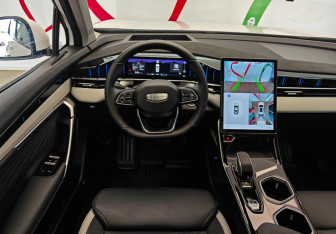 Подержанный автомобиль Geely Atlas 2024 года (10 фото)