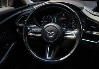 Подержанный автомобиль Mazda CX-30 2021 года (13 фото)