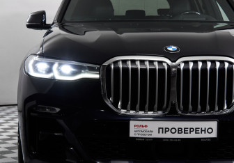 Подержанный автомобиль BMW X7 2021 года (24 фото)